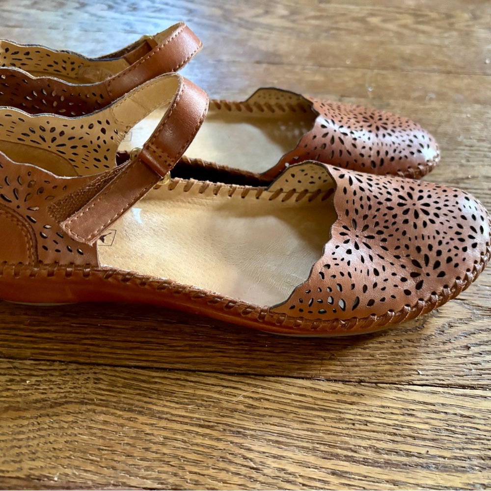 Women's Brown Leather Cutout Flats